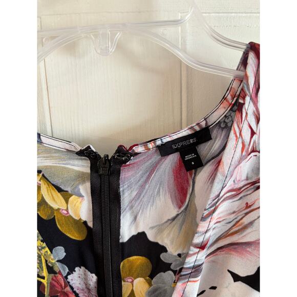 Express Floral V-Neck Long Sleeve Twist Front Romper NWOT Size Small - Picture 5 of 5